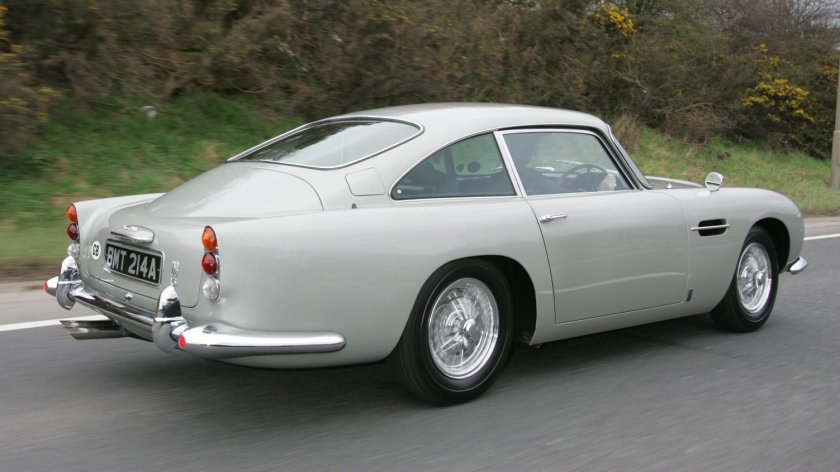 Aston martin db5 джеймса бонда