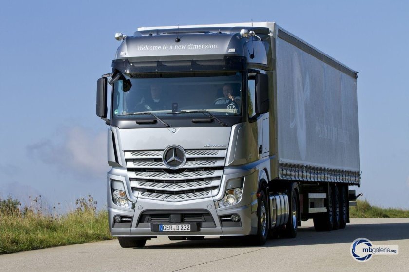 Грузовик Мерседес Актрос