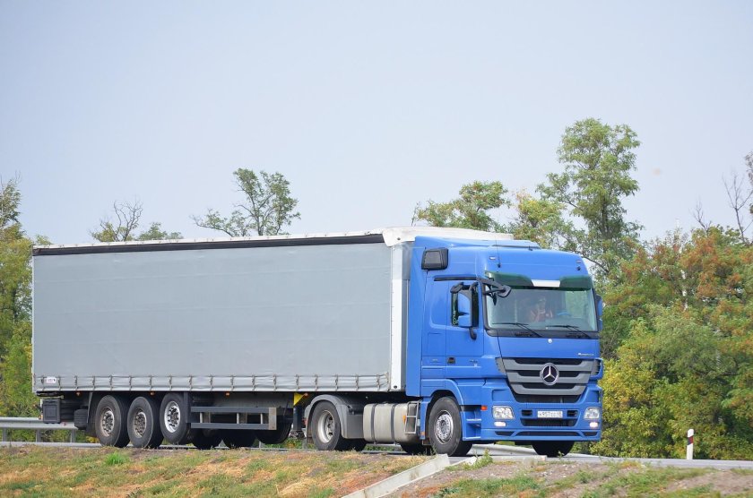 Мерседес Актрос 1846 с полуприцепом