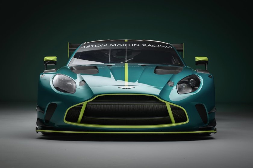 Aston martin vantage gt 3