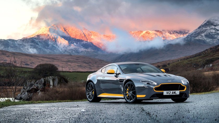 Aston Martin Vantage 4