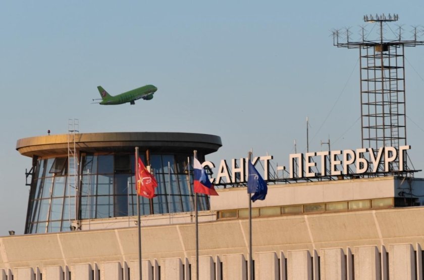 Самолет над Пулково