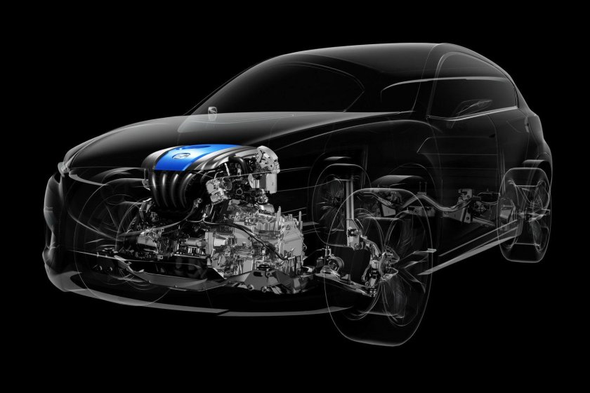 Автомобиль на черном фоне