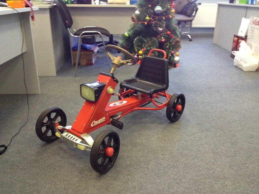 Машинка педальная спорт 3