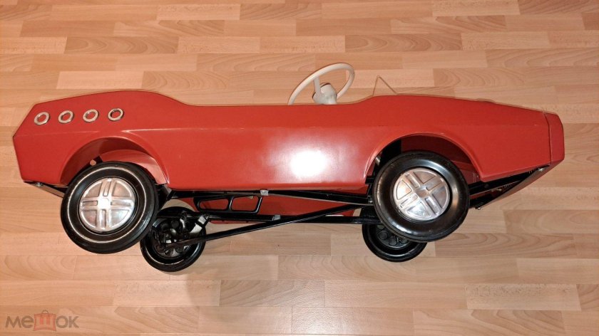 Педальная машинка радуга