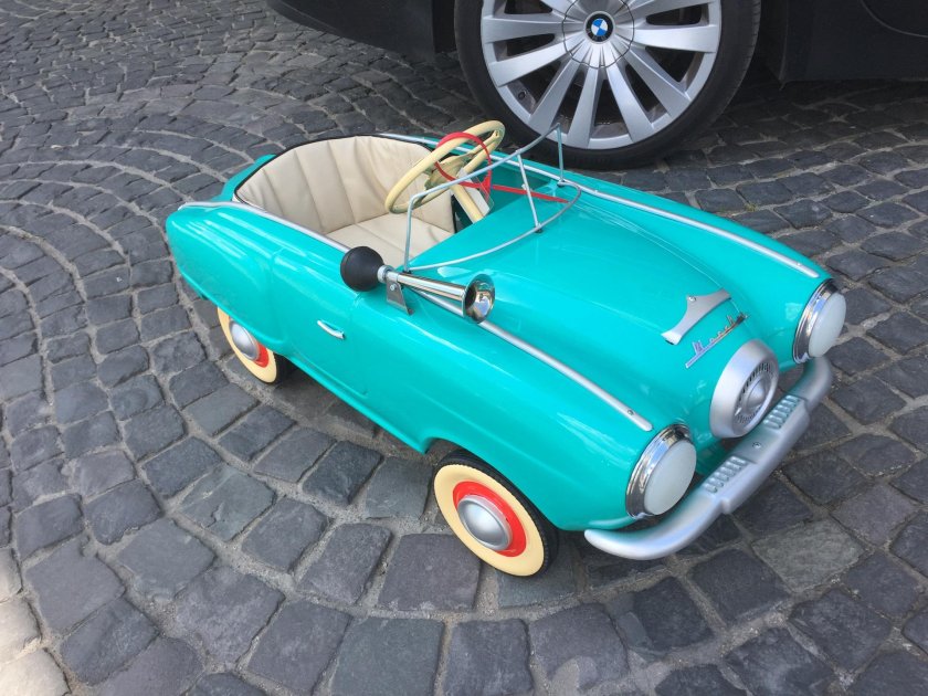 Педальный Москвич лоурайдер