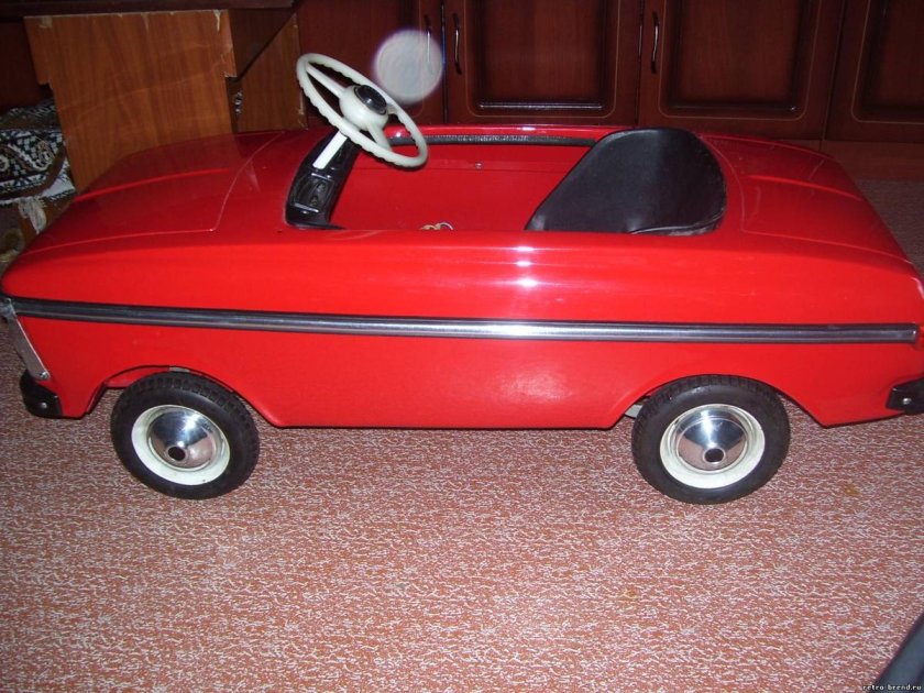 Педальная машинка УАЗ-469