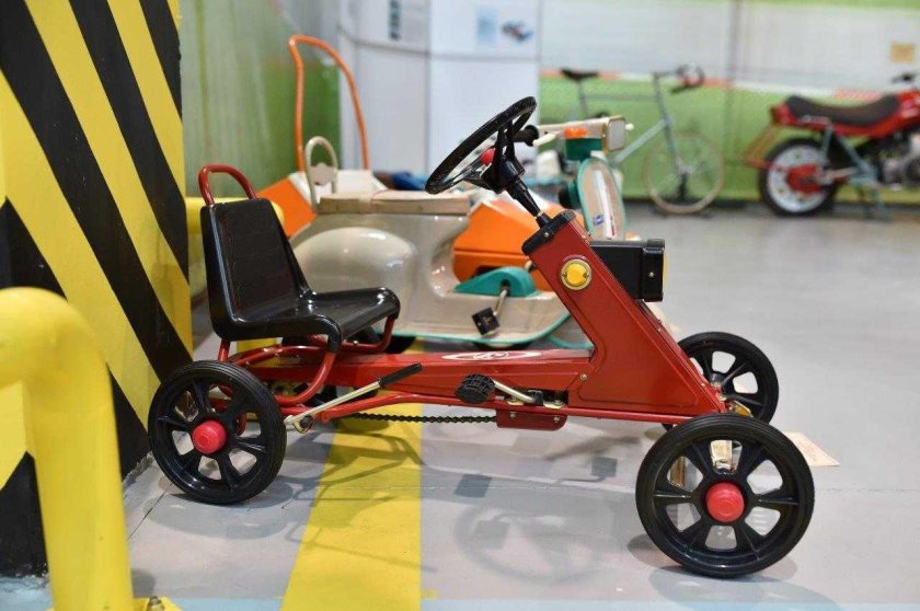 Педальная машина спорт 3