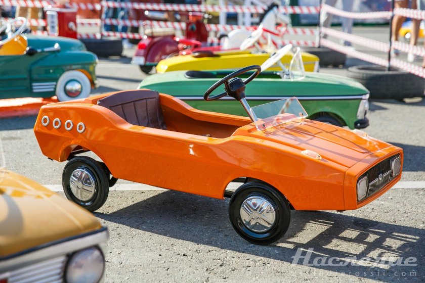 Педальная машина