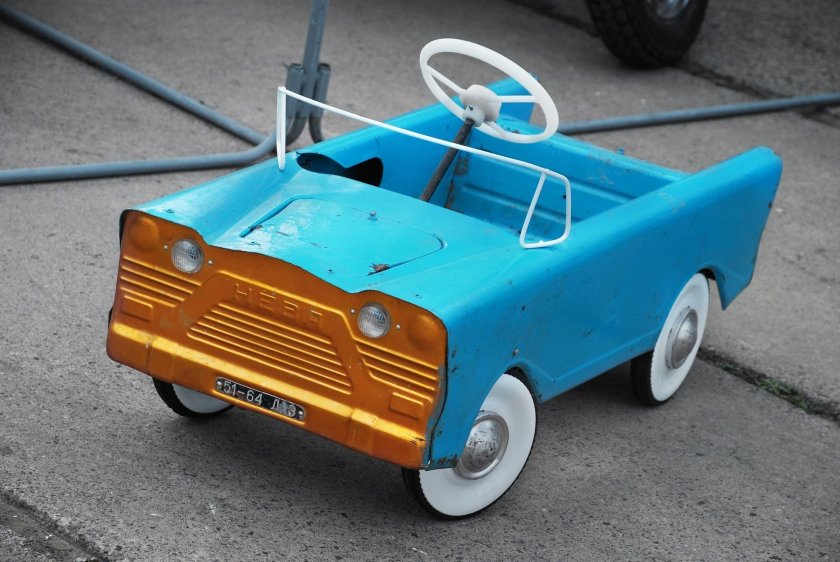 Педальная машина СССР Нева