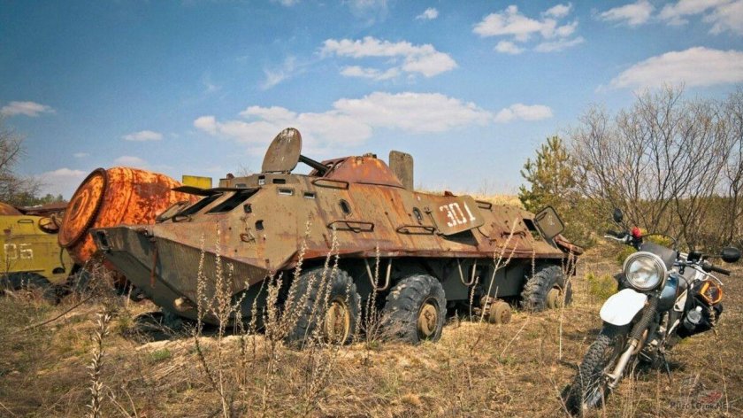 Кладбище техники в Припяти БТР