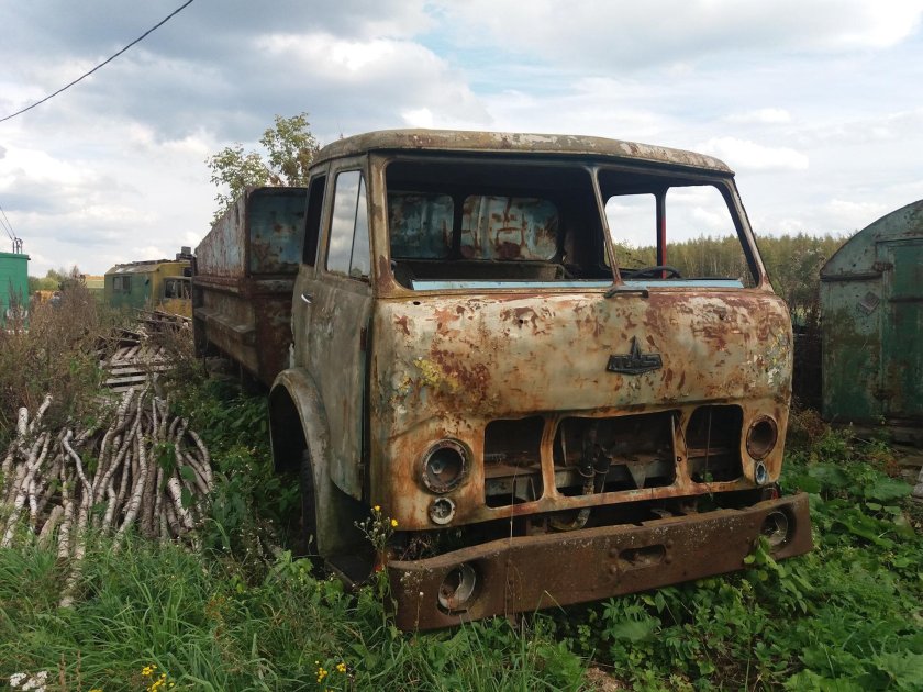 Брошенная техника ЗИЛ 157