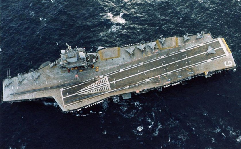 Шарль де Голль авианосец