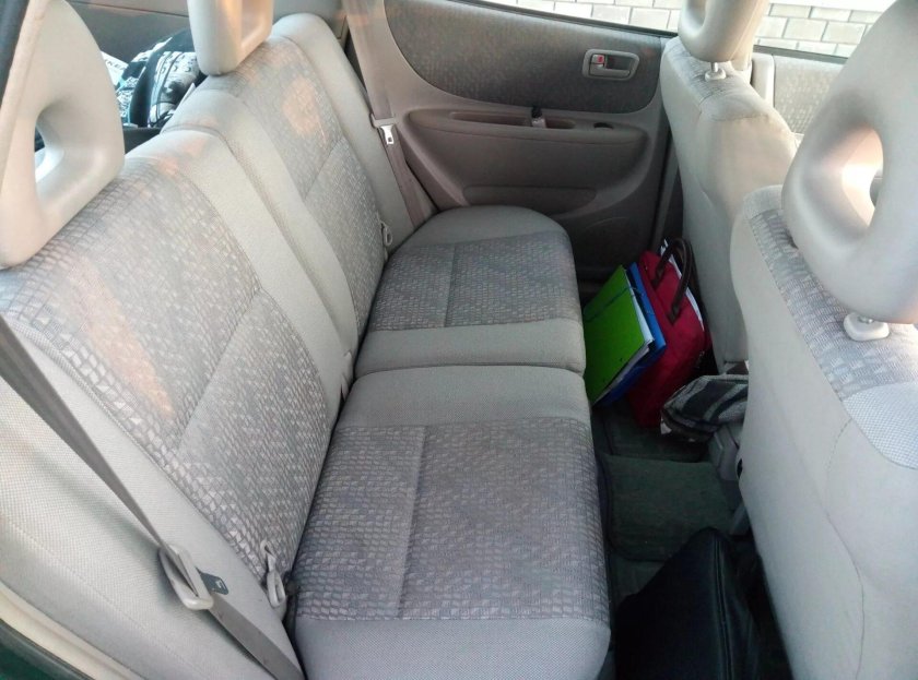 Toyota Corolla Spacio салон