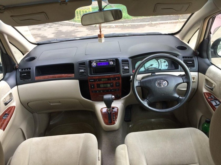 Toyota Corolla Spacio 2002 салон