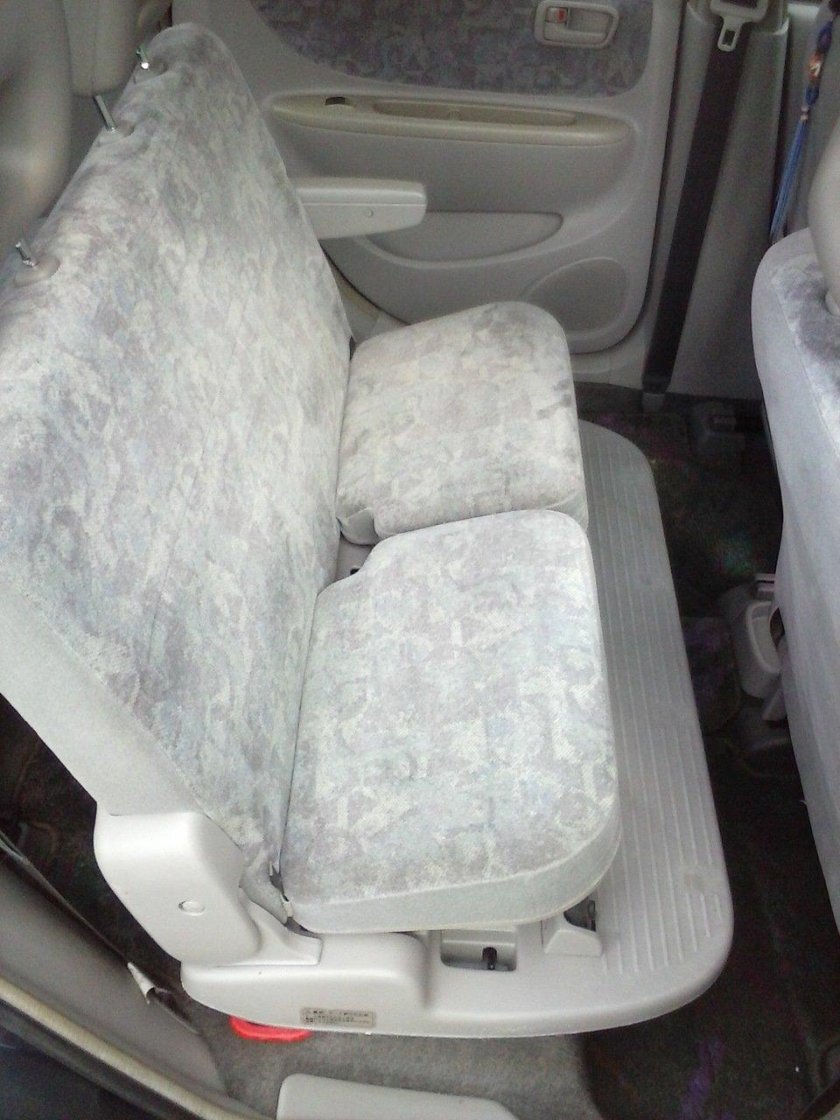 Toyota Corolla Spacio, 2000 задние сиденья