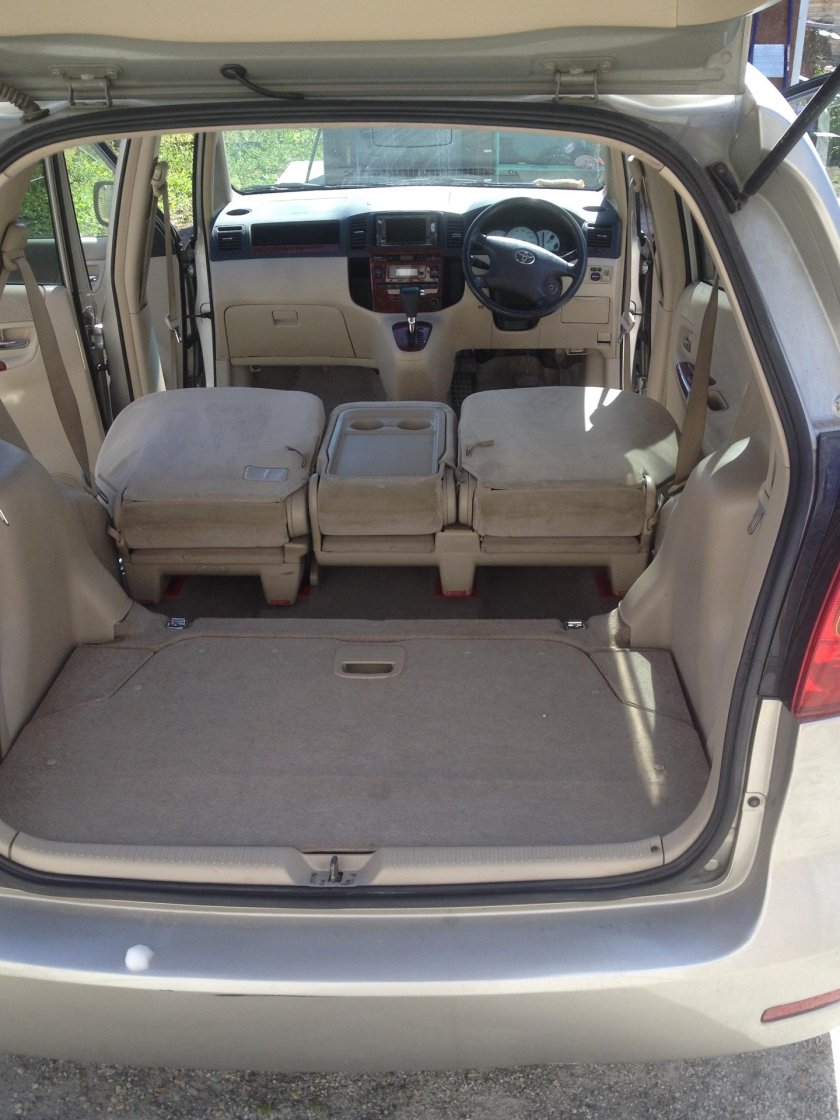 Toyota Corolla Spacio 2002 багажник