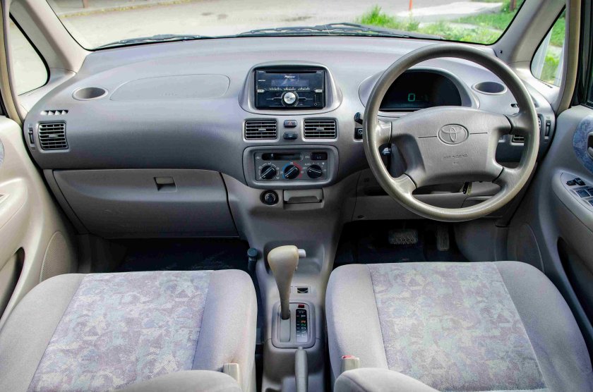 Toyota corolla vi (e90)