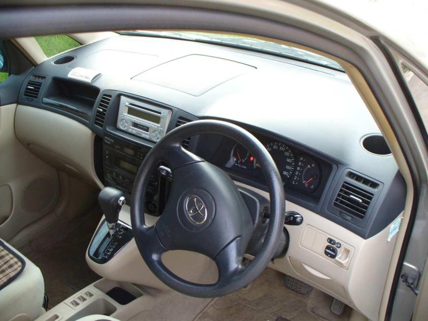 Toyota Spacio 2003 салон