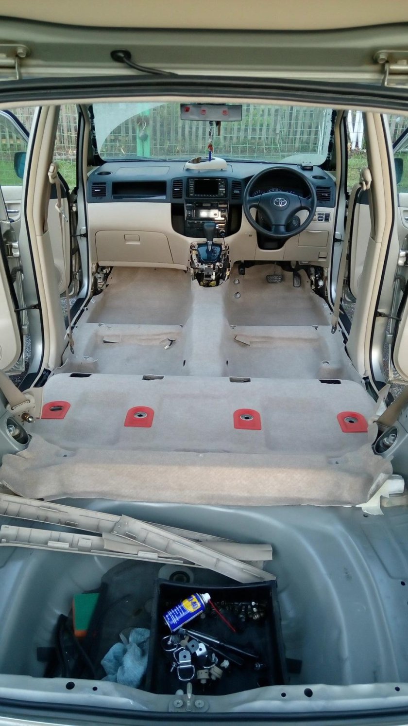 Toyota Corolla Spacio 2004 салон