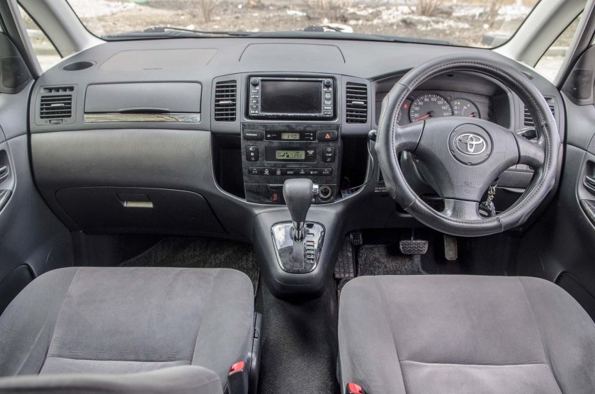 Королла Спасио 2003