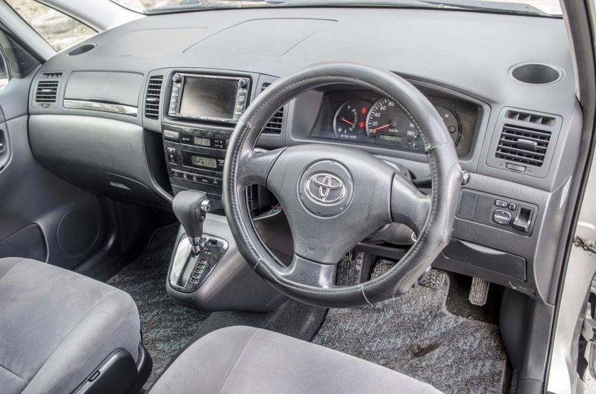 Тойота Королла Спасио 2002 трансформация салона