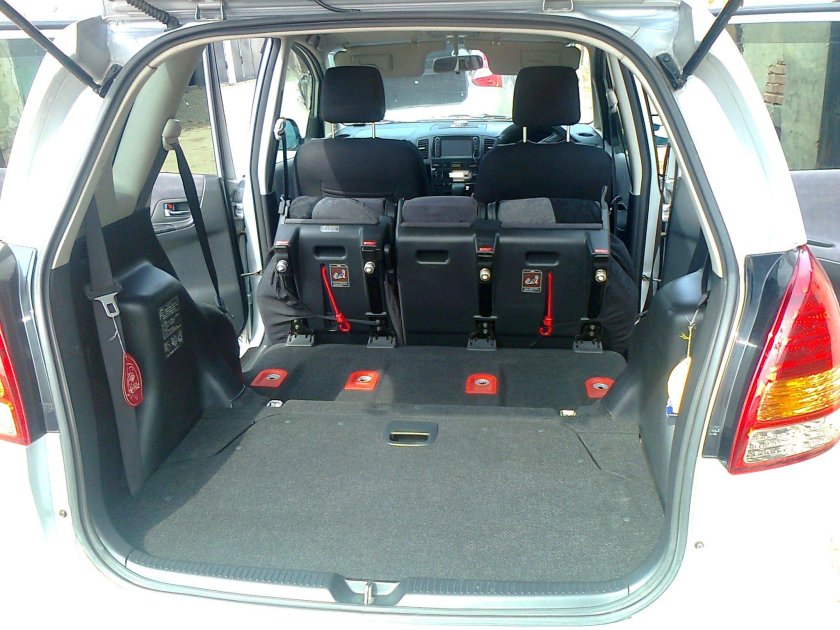 Toyota Corolla Spacio 2002 багажник