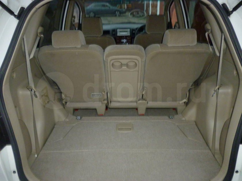 Toyota Corolla Spacio 2002 багажник