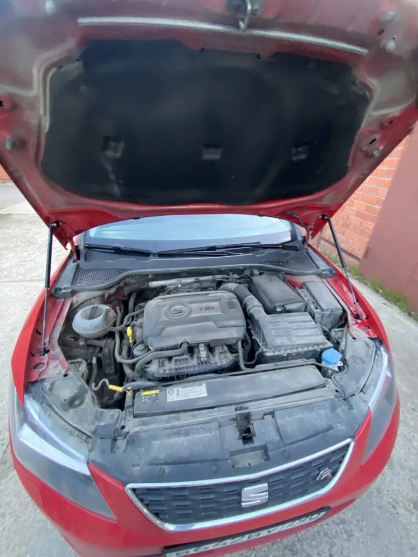 Seat Leon капот