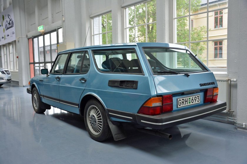 Saab 900 универсал