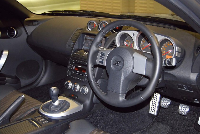 Nissan Fairlady 240z салон