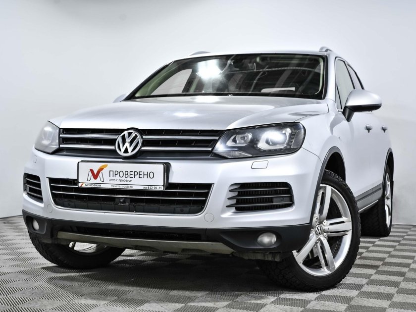 Volkswagen touareg 2010 — 2014 ii серебристый