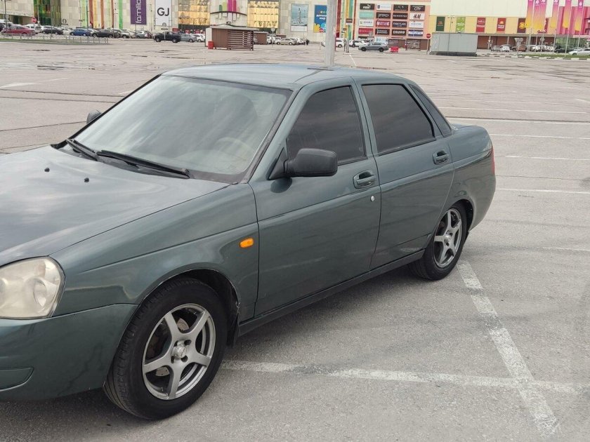 Серая лада приора
