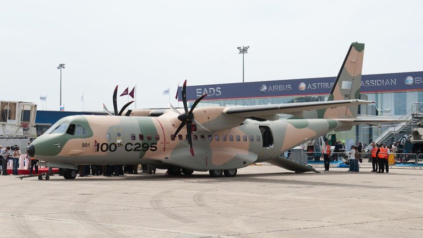 Самолет casa c-295m