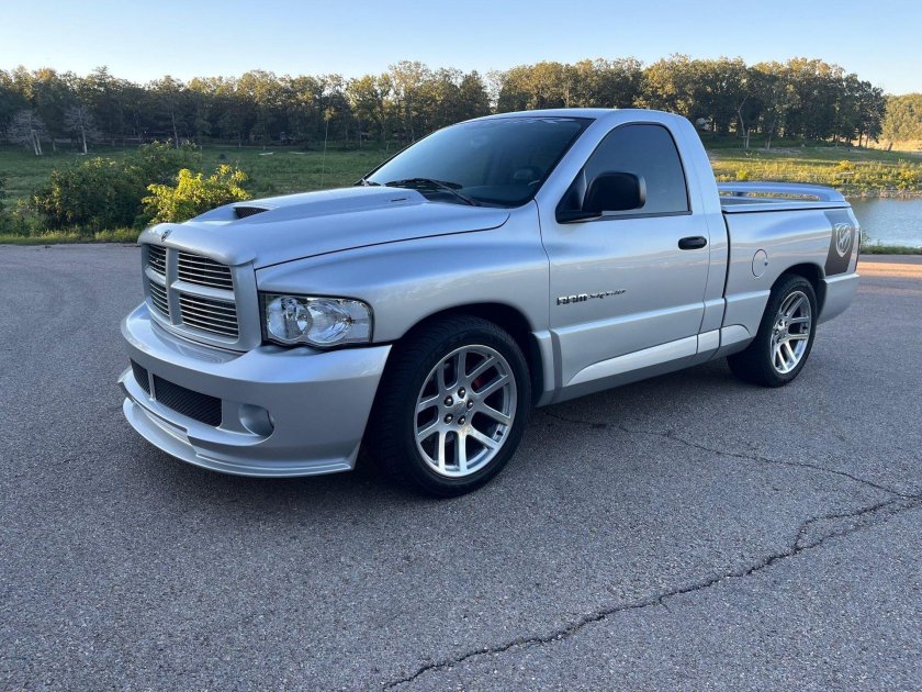 Dodge ram srt 10 2006