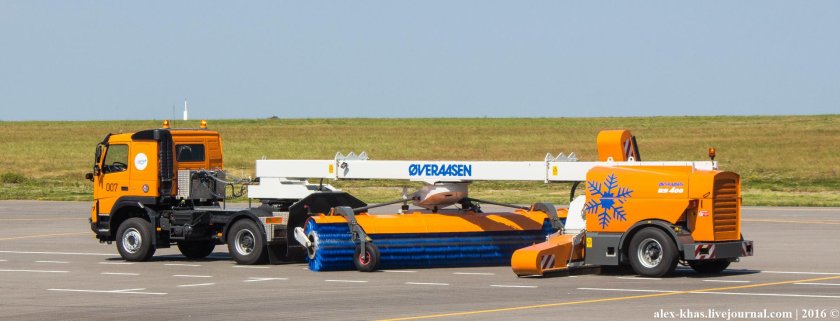 Машина Аэродромная уборочная АС-4000