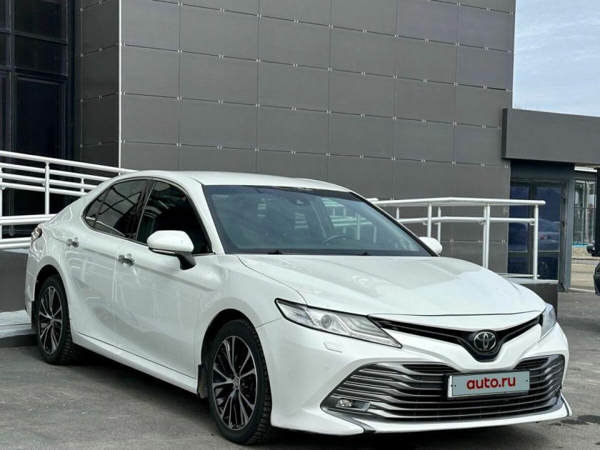 Тойота камри 2021 белая