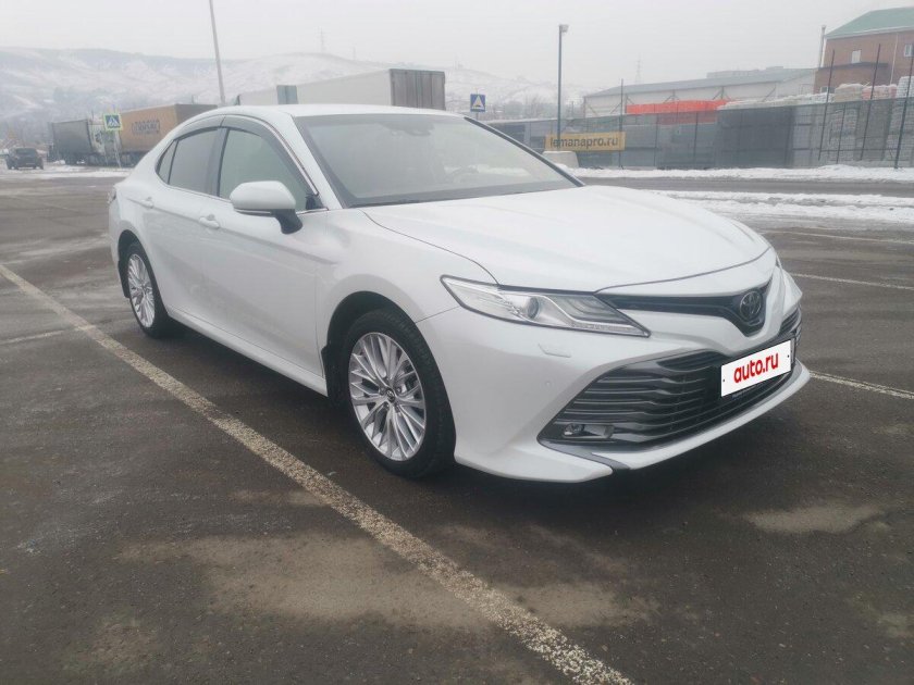 Тойота камри 2019 белая