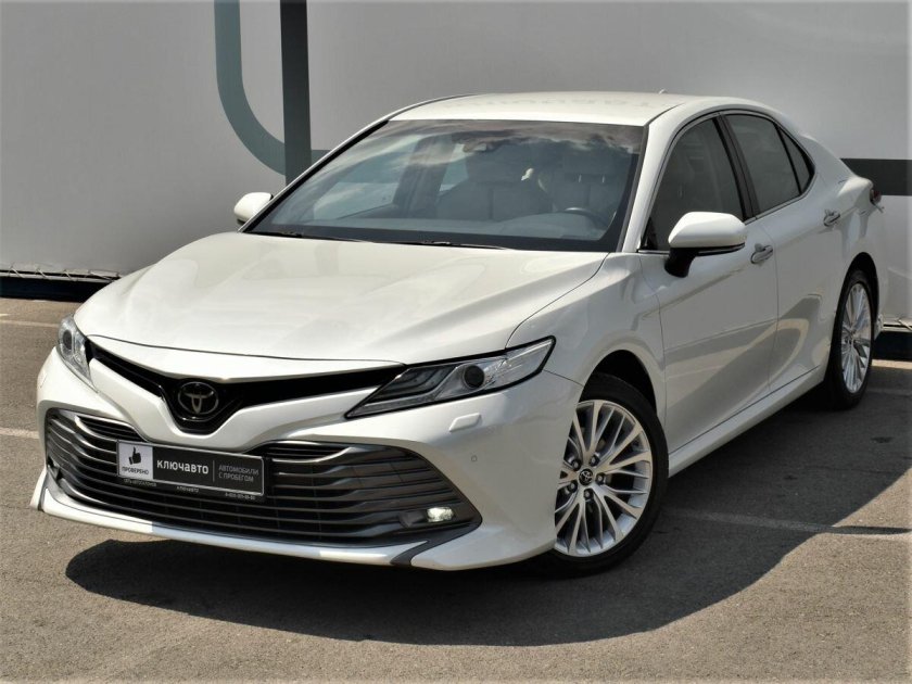 Toyota Camry 2017 - 2021 xv70 белый