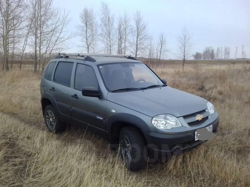 Chevrolet Niva 2012 серый