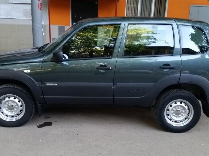 Нива Шевроле цвет Корсика