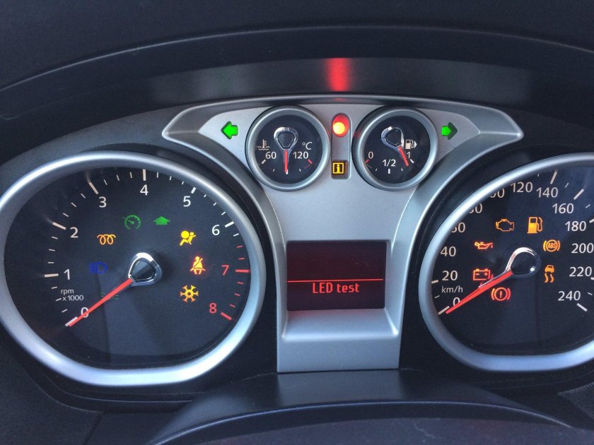 Ford Focus 2 2007 приборная панель