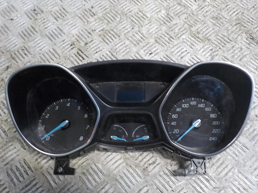 Приборная панель фокус 3