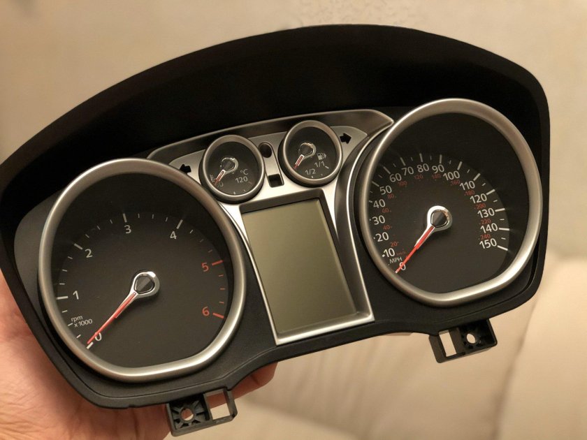 Приборная панель фокус 2