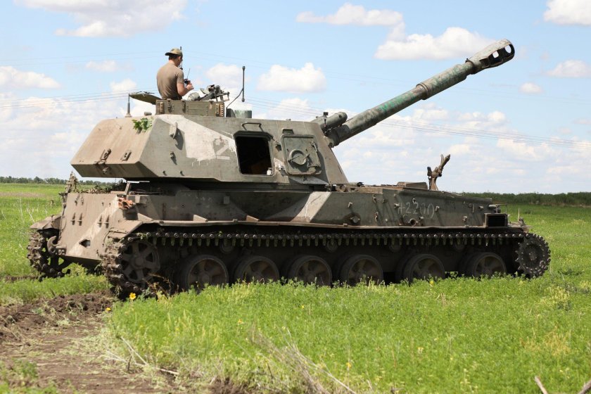 Акация 152-мм самоходная