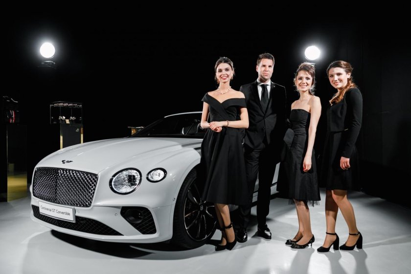 Реклама Бентли с девушкой