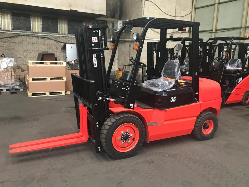 Вилочный погрузчик toyota