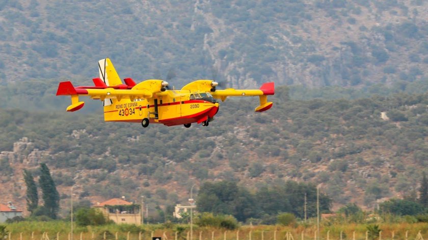 Пожарный самолет