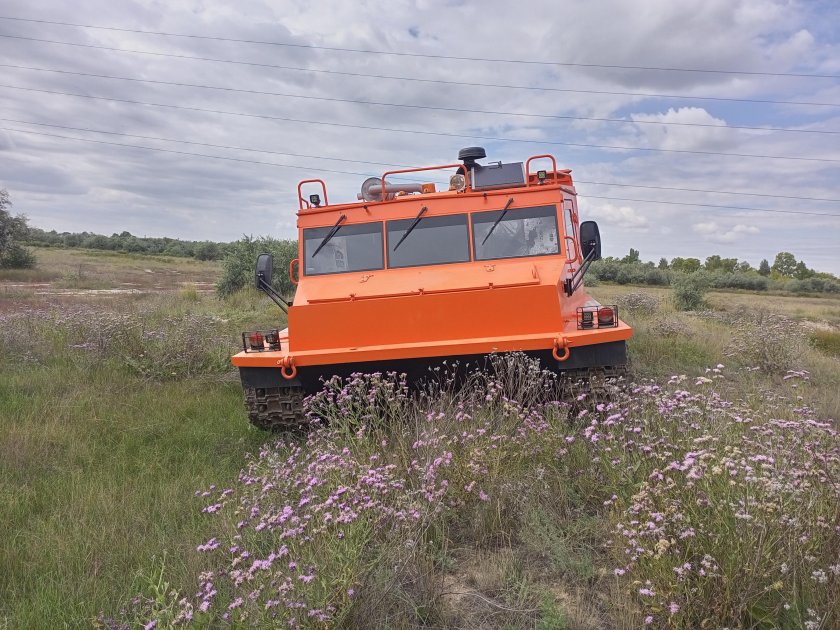 Гусеничный транспортер гт-тр \ марал\