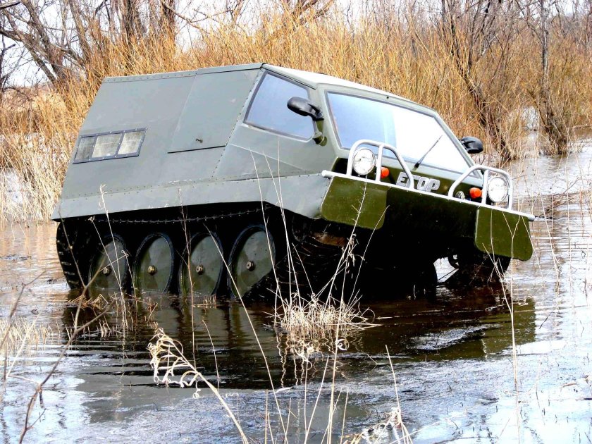 Гусеничный плавающий снегоболотоход "Эврика"